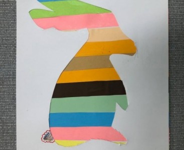 Kolorowy Zajączek w wykonaniu dzieci z grupy ,,Biedronki' - powiększ