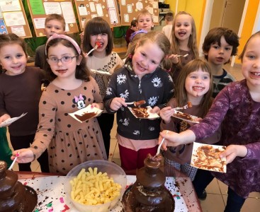 'Kotki' podczas degustacji czekolady. - powiększ