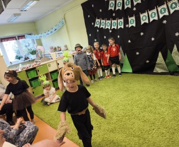 'Słoneczka' w adaptacji utworu J. Tuwima 'Rzepka' - powiększ