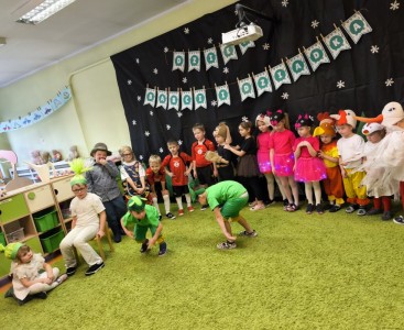 'Słoneczka' w adaptacji utworu J. Tuwima 'Rzepka' - powiększ