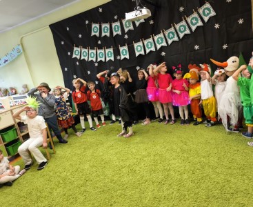 'Słoneczka' w adaptacji utworu J. Tuwima 'Rzepka' - powiększ