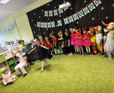 'Słoneczka' w adaptacji utworu J. Tuwima 'Rzepka' - powiększ