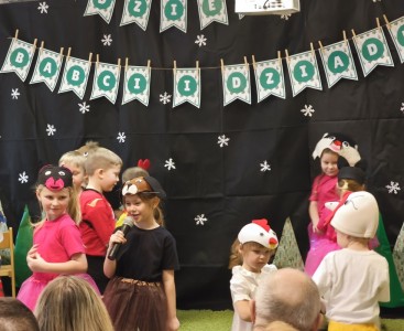 'Słoneczka' w adaptacji utworu J. Tuwima 'Rzepka' - powiększ