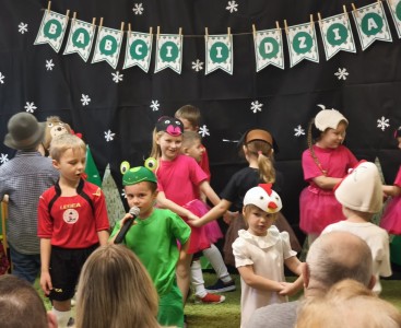 'Słoneczka' w adaptacji utworu J. Tuwima 'Rzepka' - powiększ