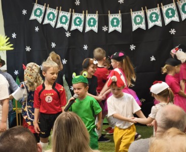 'Słoneczka' w adaptacji utworu J. Tuwima 'Rzepka' - powiększ